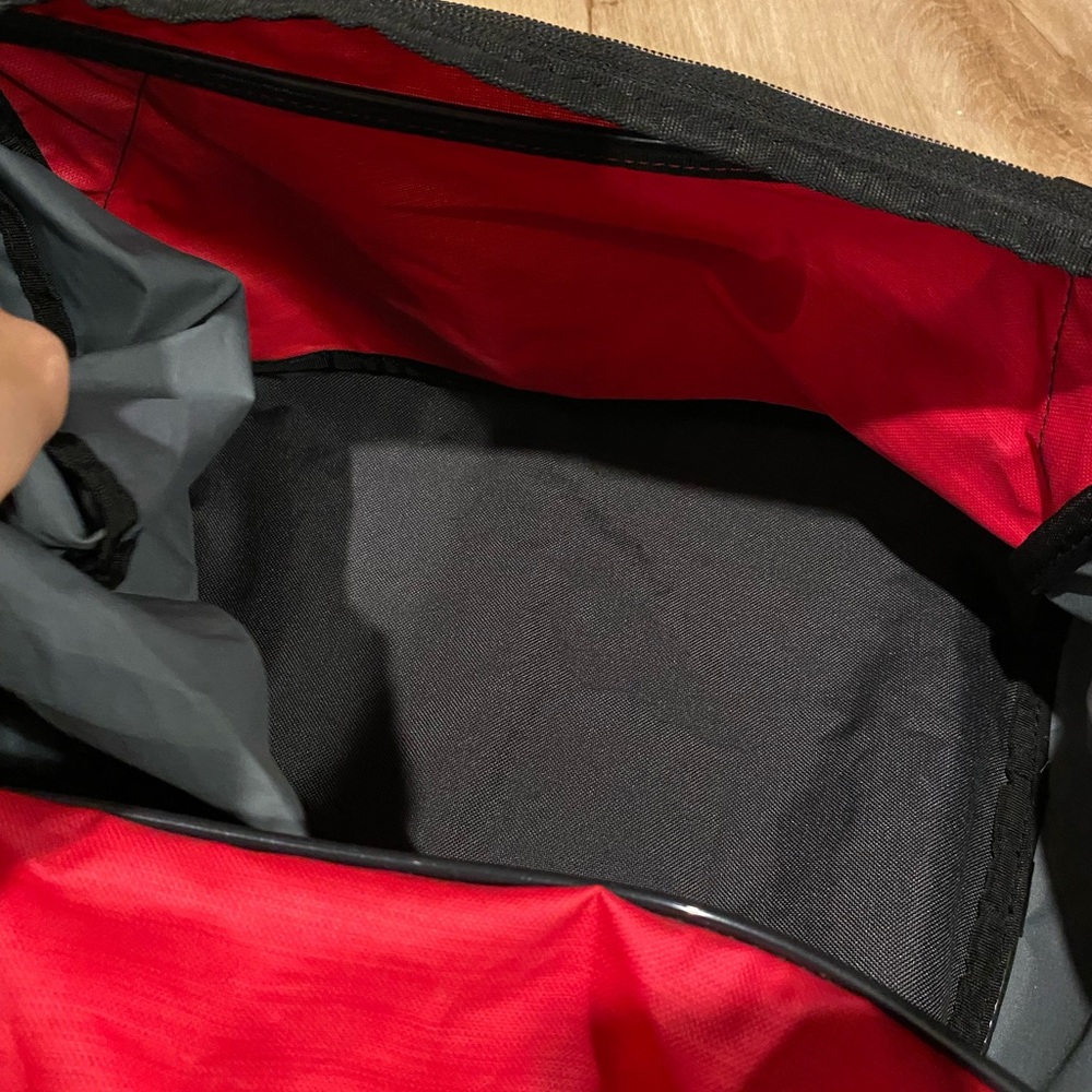 Nike Brasilia Small Duffel Gym Bag pink black White Swoosh - Picture 7 of 7